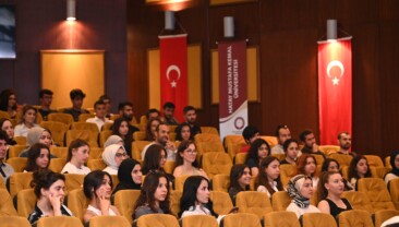 Üniversitede Erasmus Bilgi Günü ve Öğrenci Toplulukları Etkinliği Düzenlendi