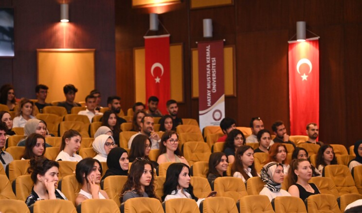 Üniversitede Erasmus Bilgi Günü ve Öğrenci Toplulukları Etkinliği Düzenlendi