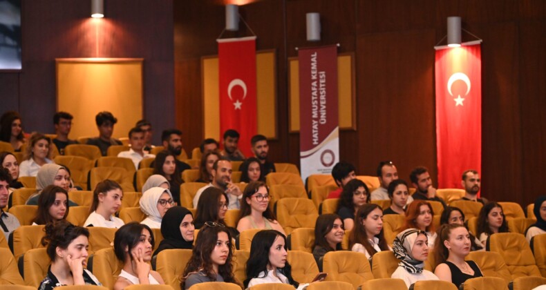 Üniversitede Erasmus Bilgi Günü ve Öğrenci Toplulukları Etkinliği Düzenlendi