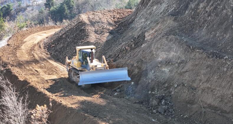 ENGEBELİ ARAZİYE RAĞMEN 35 GÜNDE 7,5 KM YOL KATETTİLER