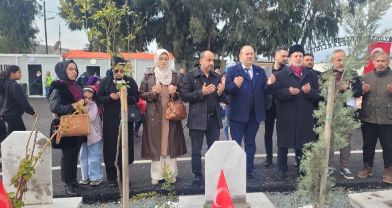 Deprem şehitleri dualarla anıldı